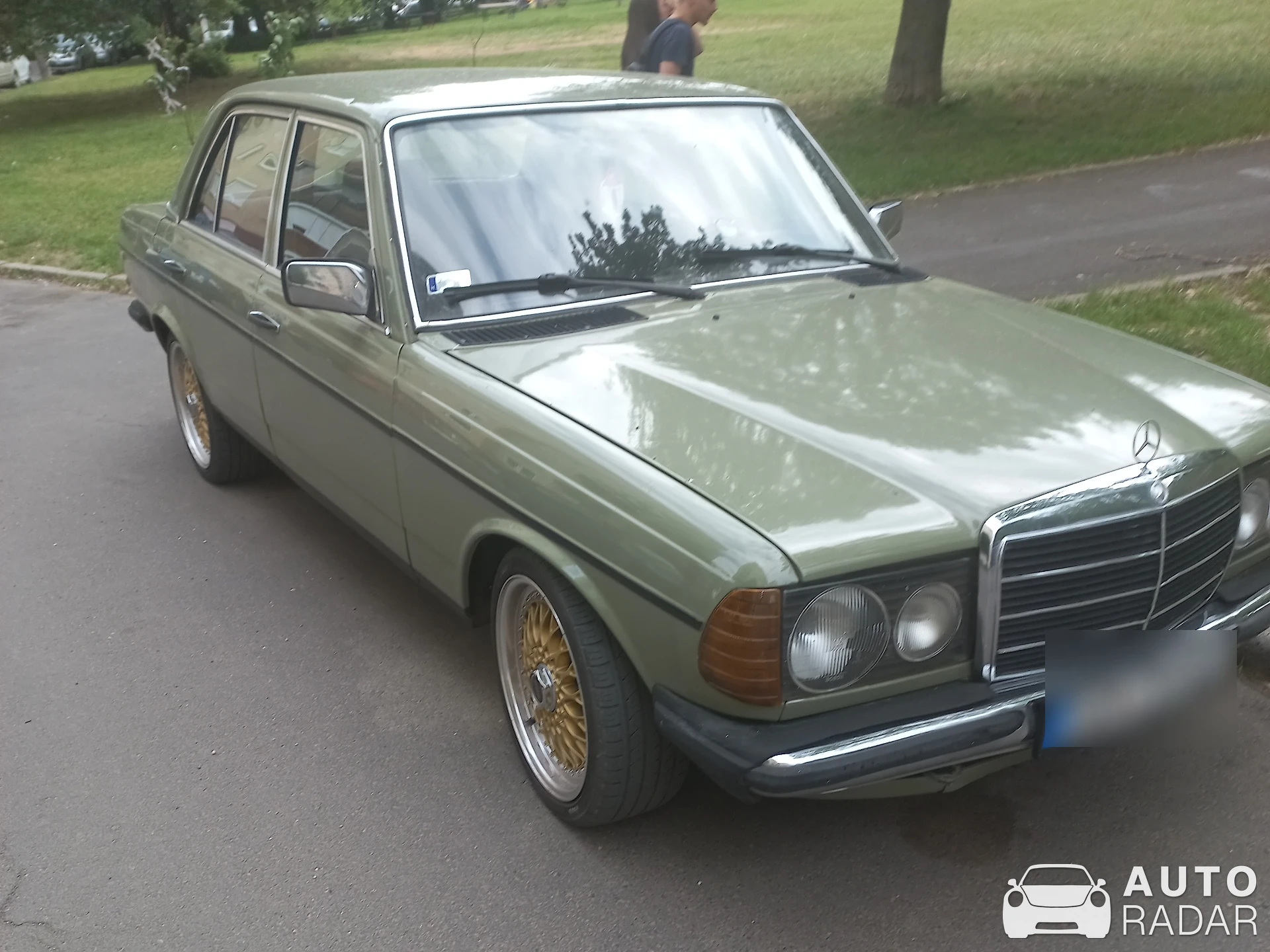Mercedes-Benz 230E W123 spotted in Nyíregyháza, Hungary