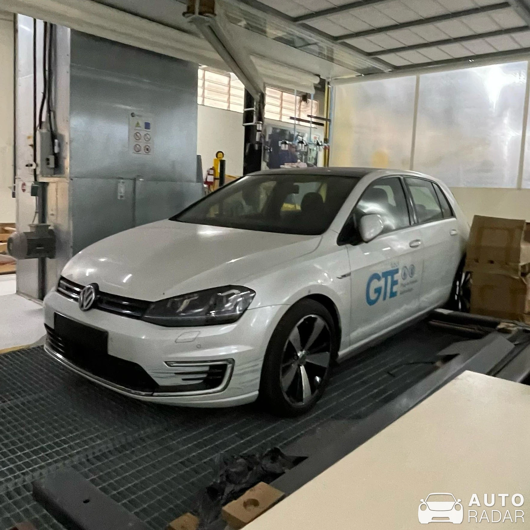 Volkswagen Golf GTE spotted