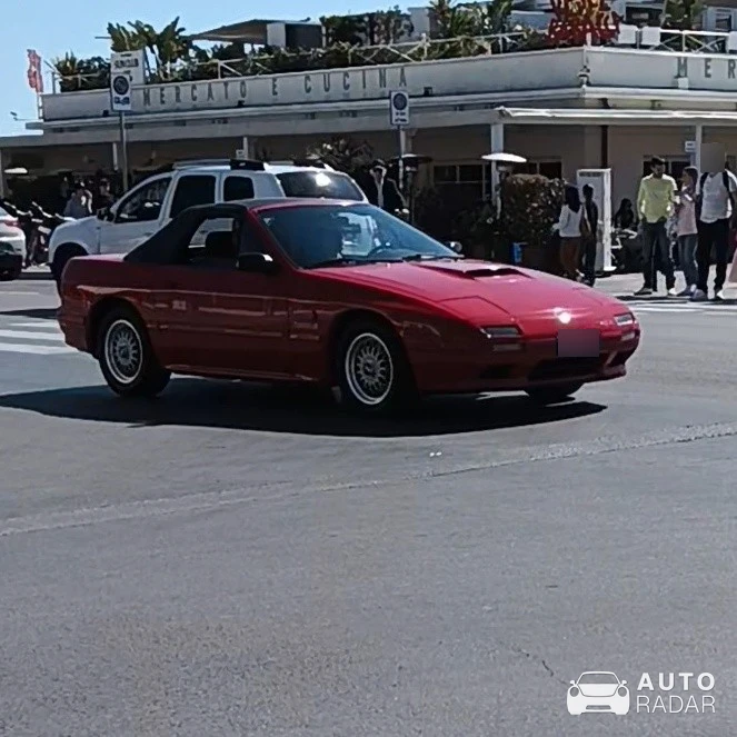 Mazda RX-7 FC3S Convertible spotted in Forte dei Marmi