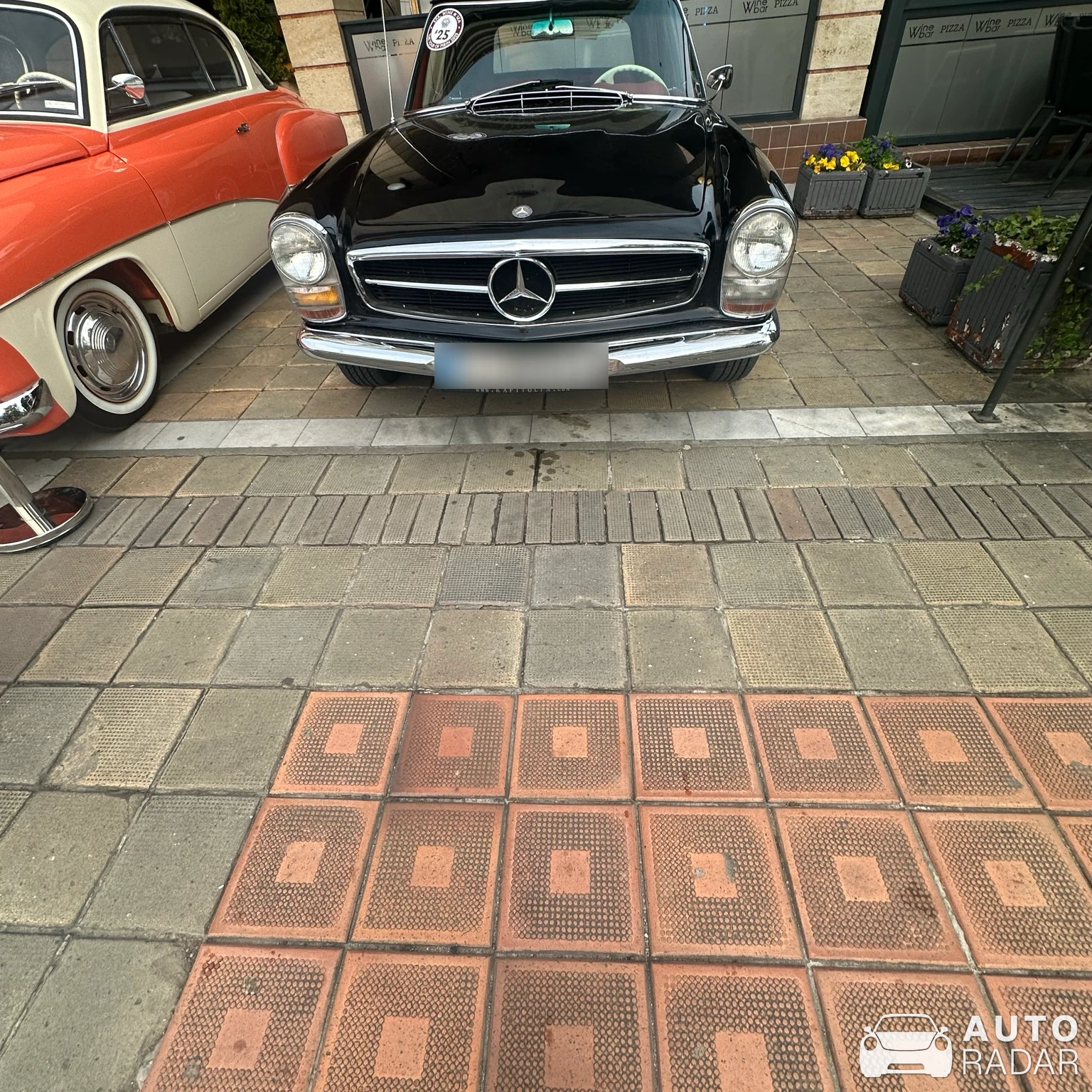 Mercedes-Benz 230SL spotted in Sandanski