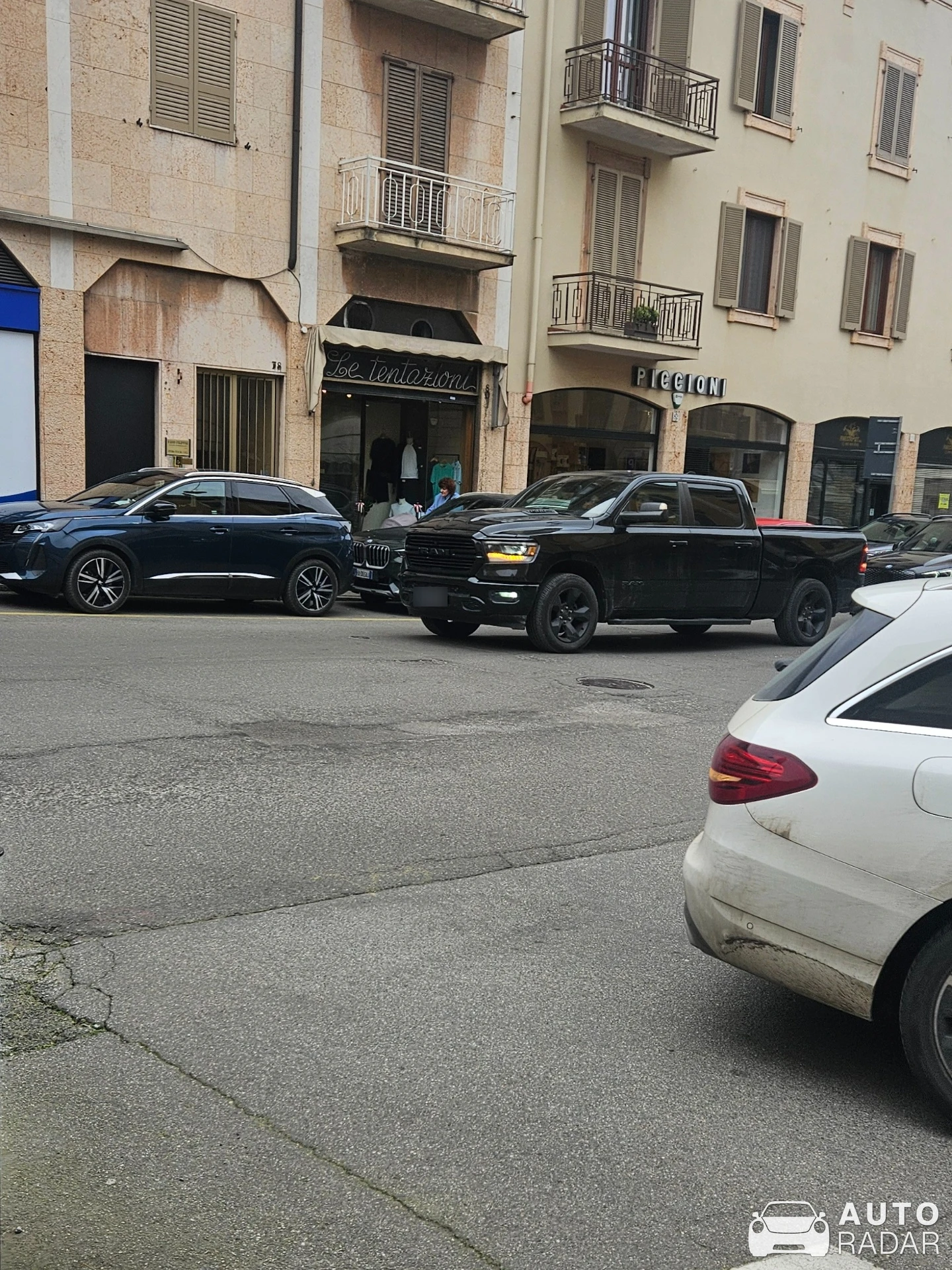 Dodge RAM 2500 spotted in Cremona