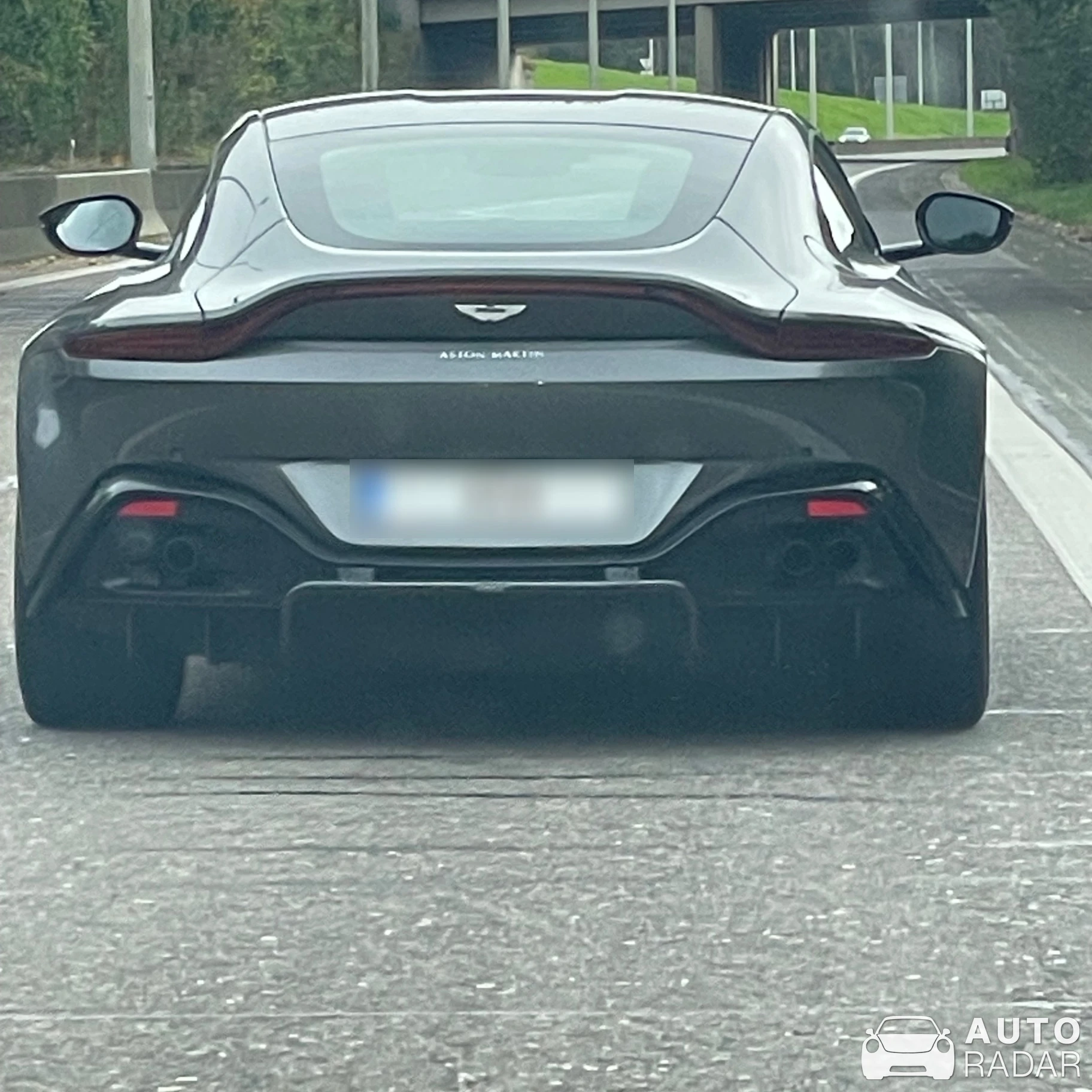 Aston Martin V8 Vantage spotted in Fontaine-l'Évêque, Belgique