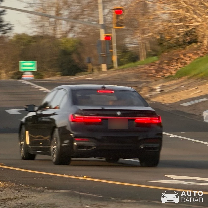 BMW M760Li xDrive 2019 spotted in Dublin