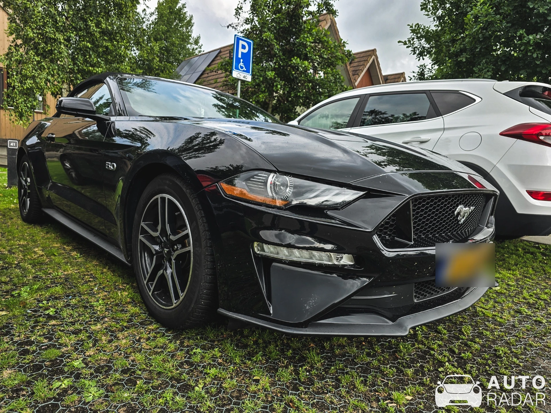 Ford Mustang GT Convertible 2013 spotted in Reeuwijk, Netherlands