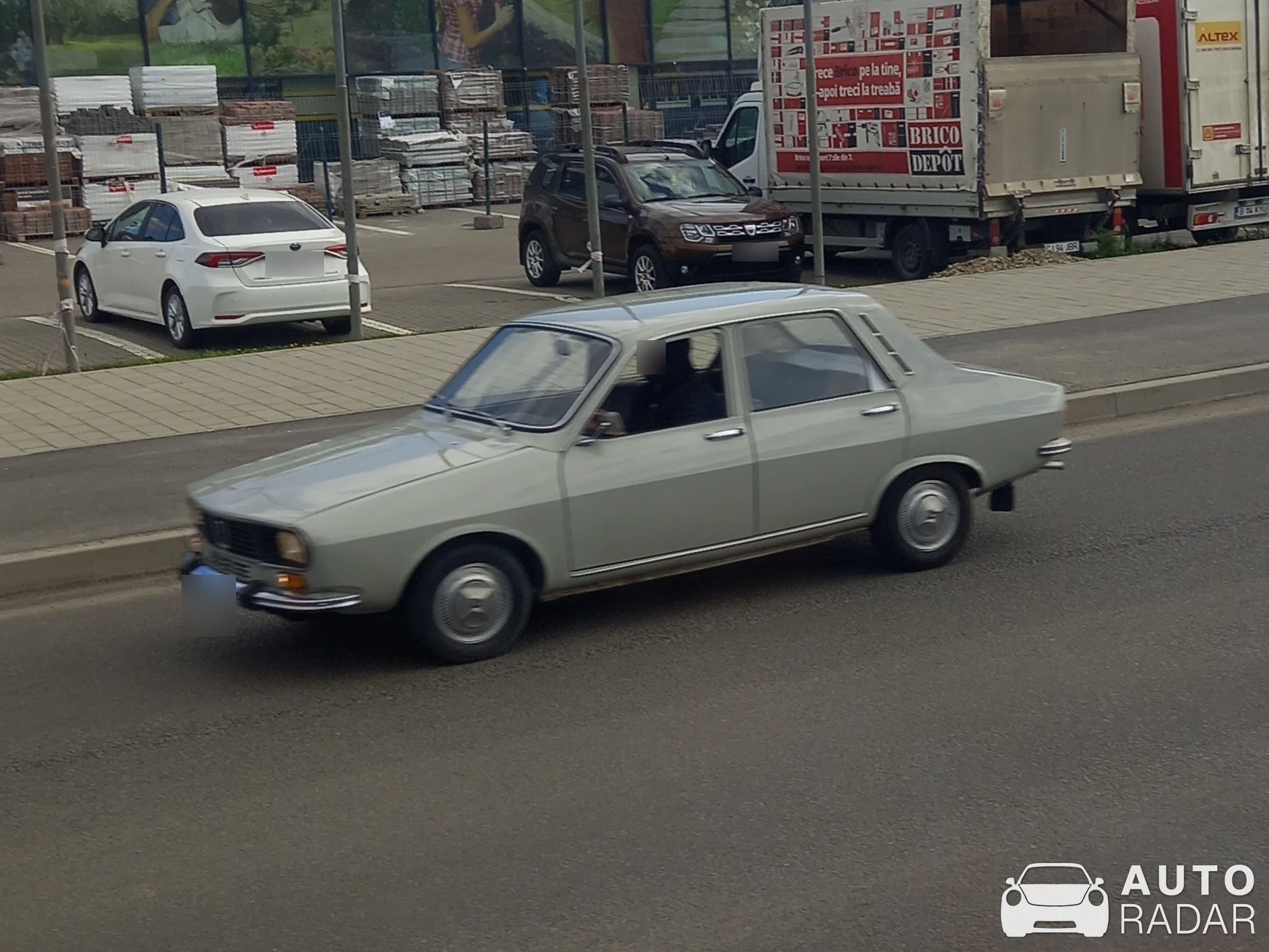 Dacia 1300 spotted in Florești