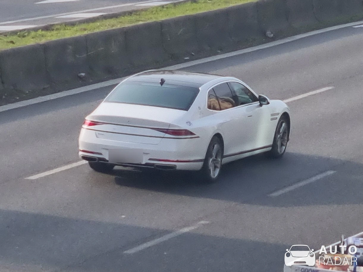 Genesis G80 spotted in Milano