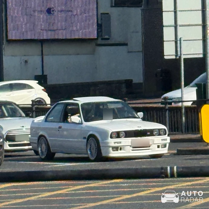 BMW 3 Series E30 Coupé spotted