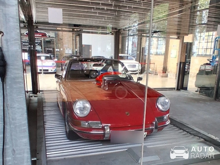 Porsche 911 T 2.2 spotted in Berlin