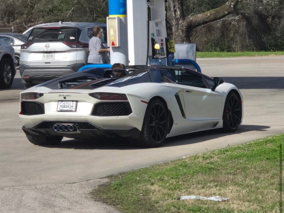 Lamborghini Aventador LP700-4 Roadster Pirelli Edition