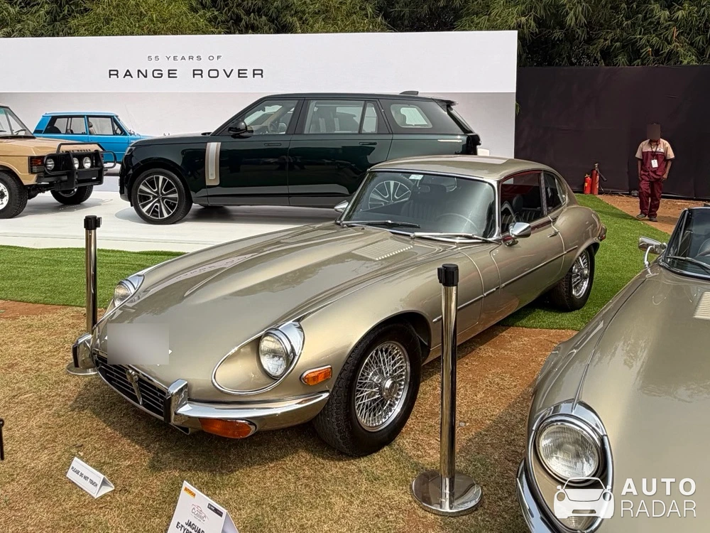 Jaguar E-Type spotted in Mumbai, India