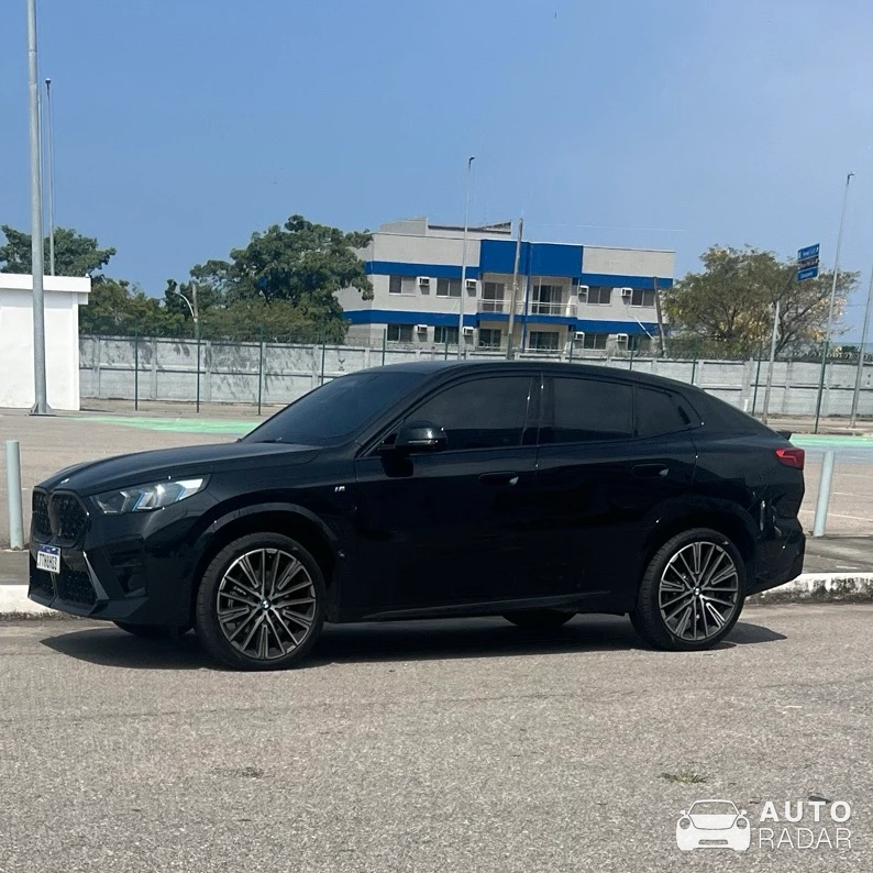 BMW X2 sDrive20i M Sport spotted in Rio de Janeiro