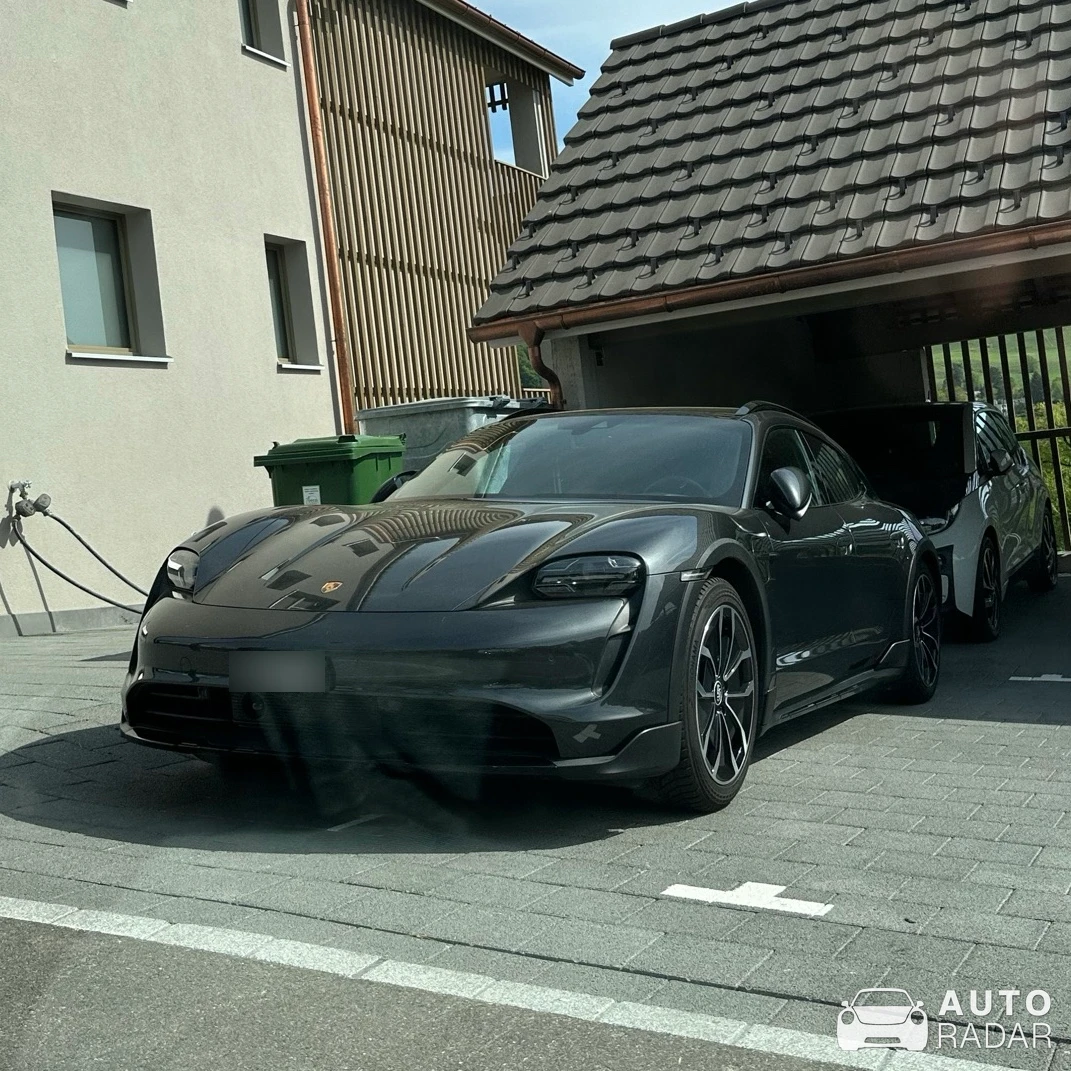 Porsche Taycan 4S Cross Turismo spotted in Rorbas