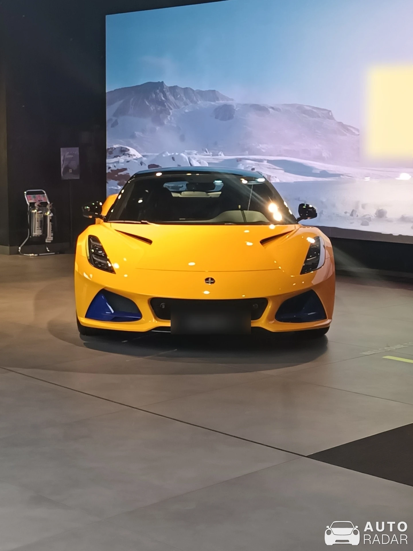 Lotus Emira I4 spotted in Greater London, Reino Unido