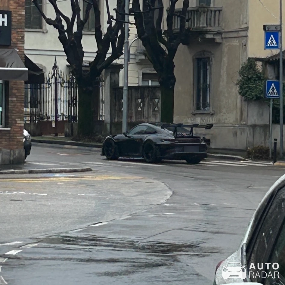 Porsche 992 GT3 RS MkI spotted in Varese, Italia