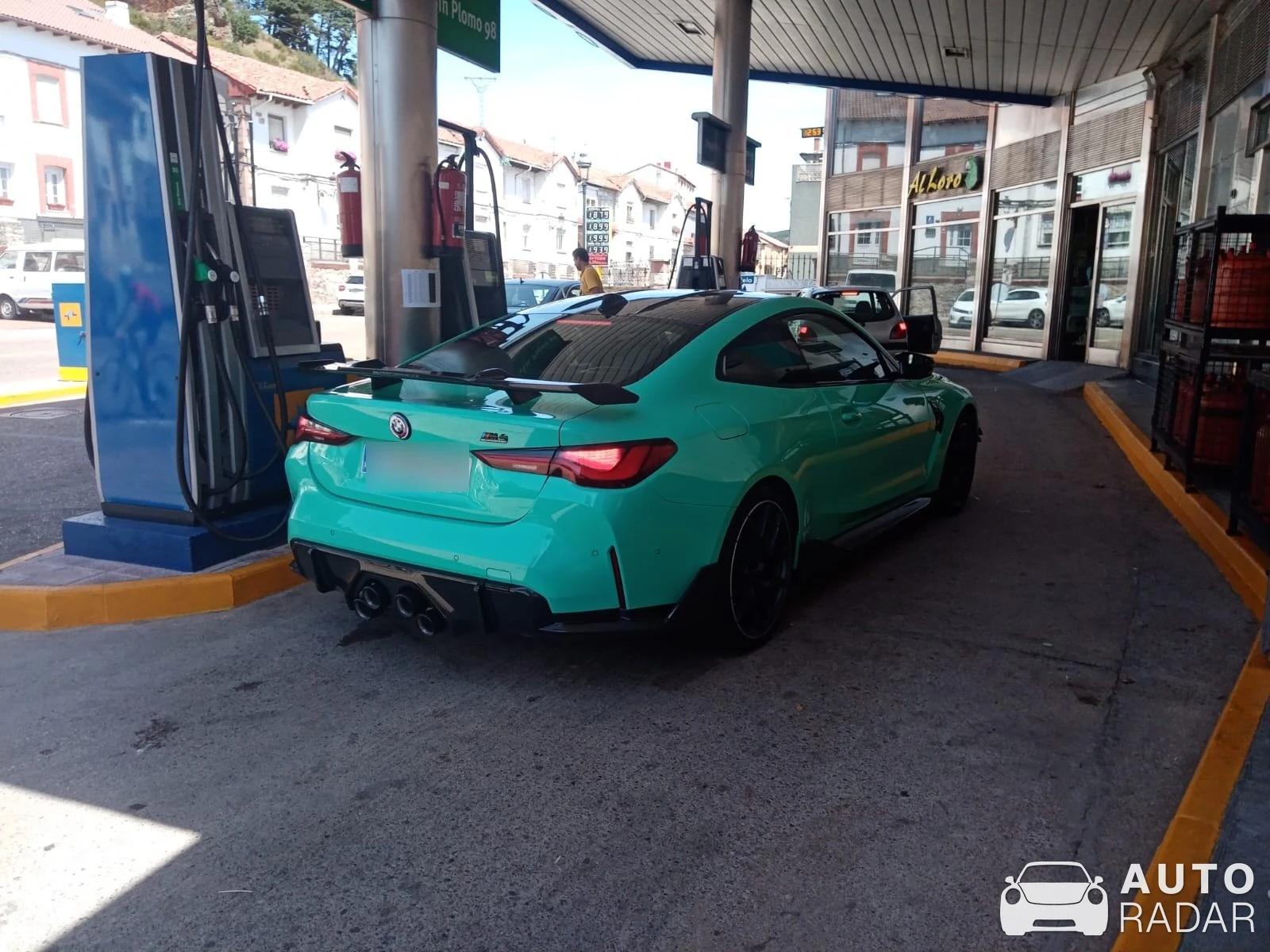 BMW M4 G82 Coupé Competition Aero Dynamics Design spotted in Valladolid