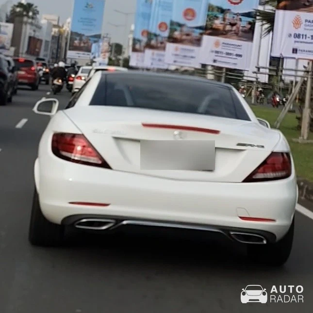 Mercedes-Benz SLK spotted in Tangerang