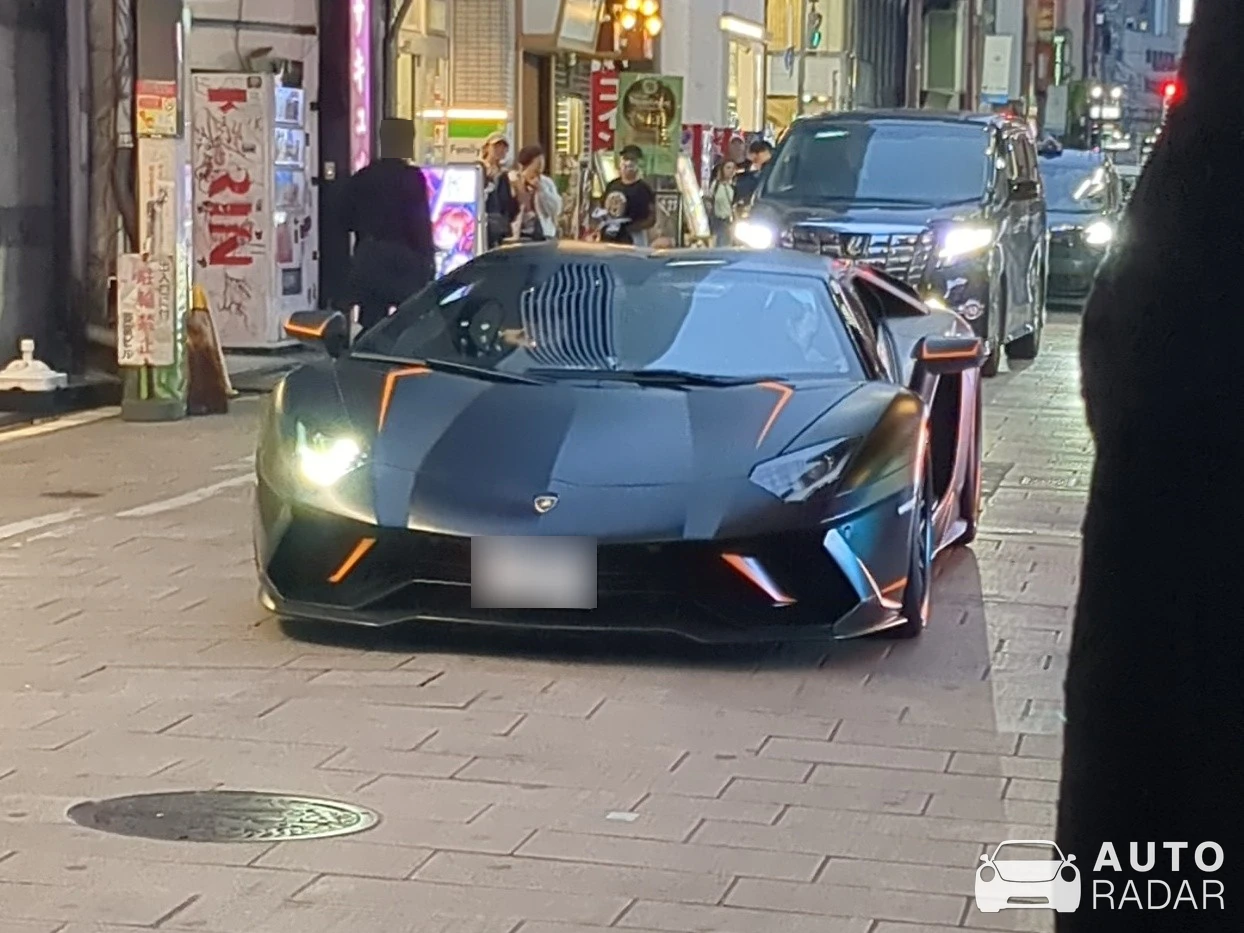 Lamborghini Aventador S LP740-4 spotted in Osaka