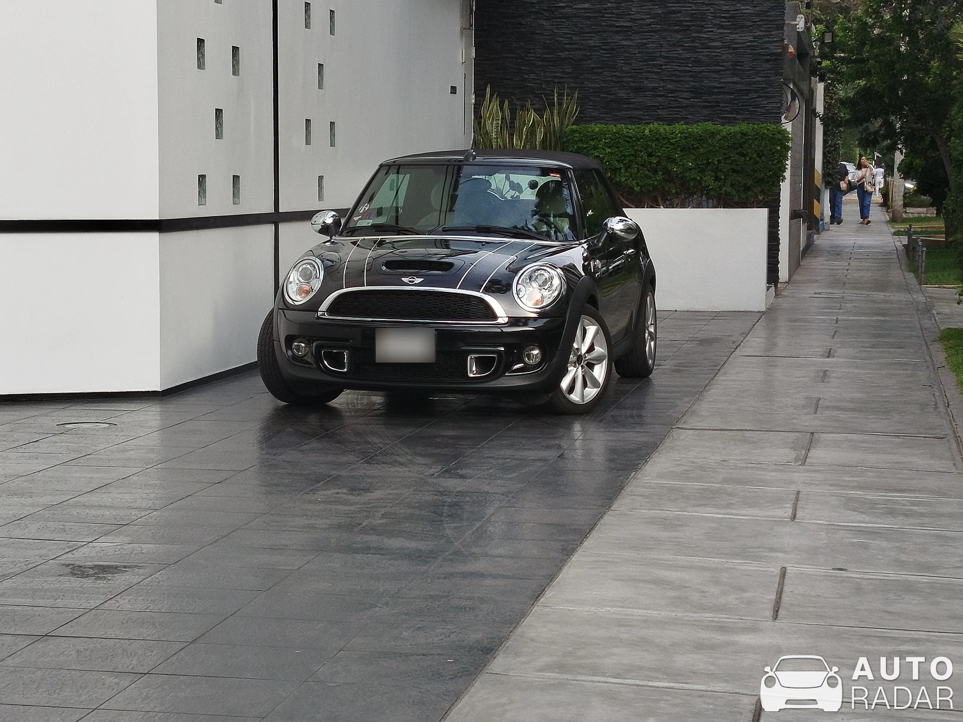 Mini R57 Cooper Cabriolet 2016 spotted in Lima