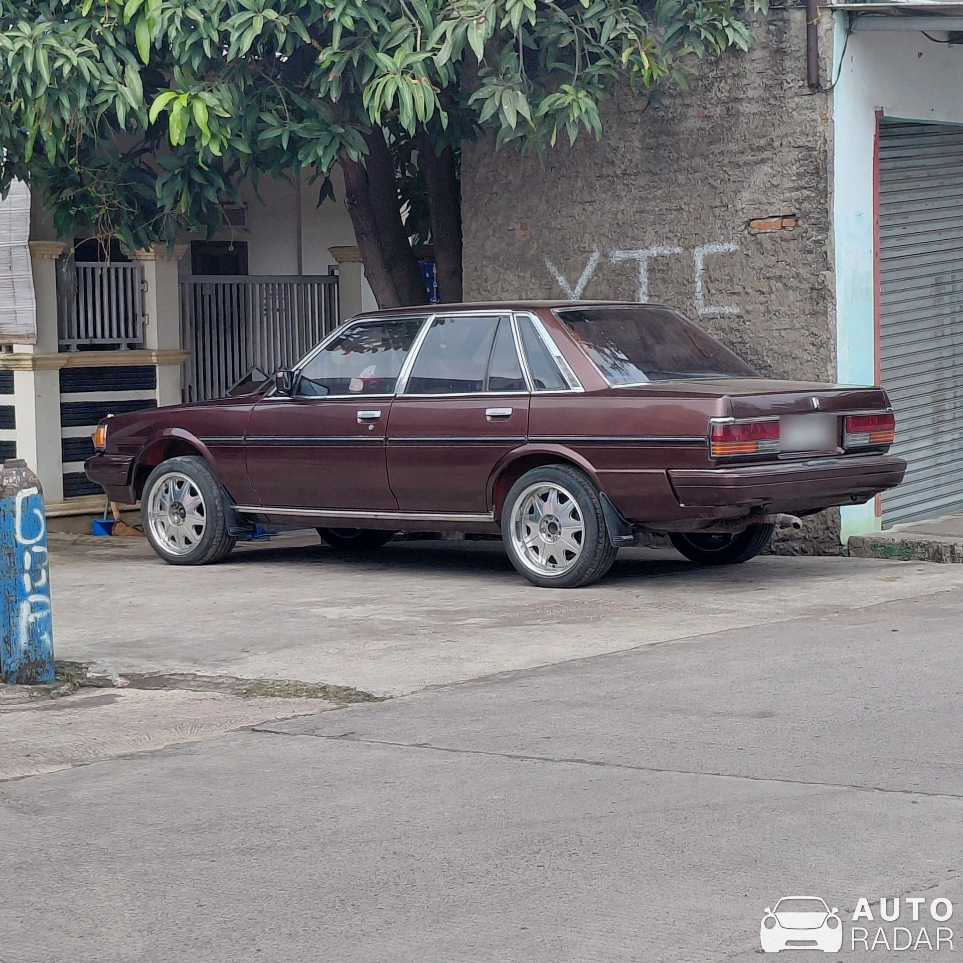 Toyota Crown Super Saloon 2.8 spotted in Cirebon, Indonesia