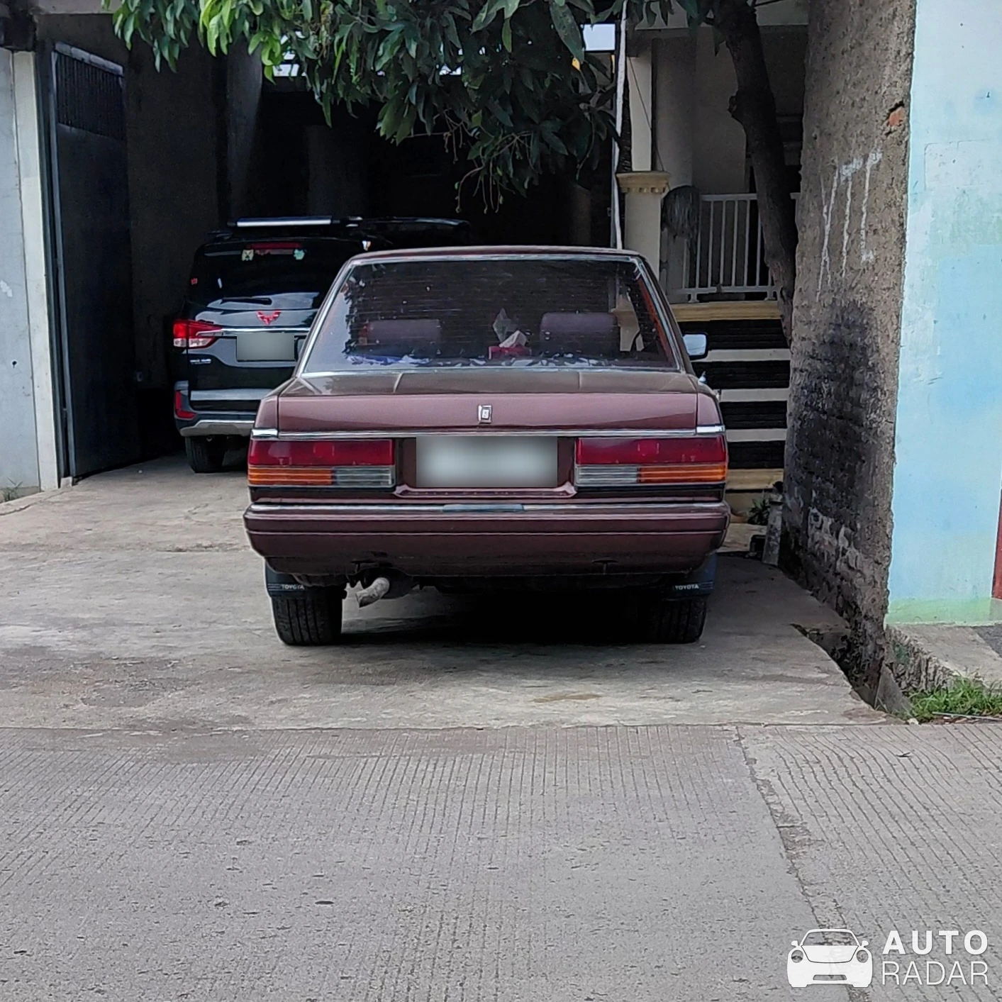 Toyota Crown Super Saloon 2.8 spotted in Cirebon