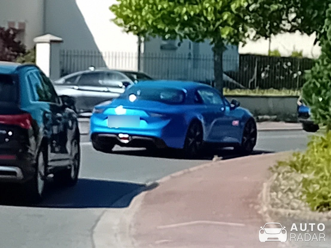 Alpine A110 spotted in Olivet