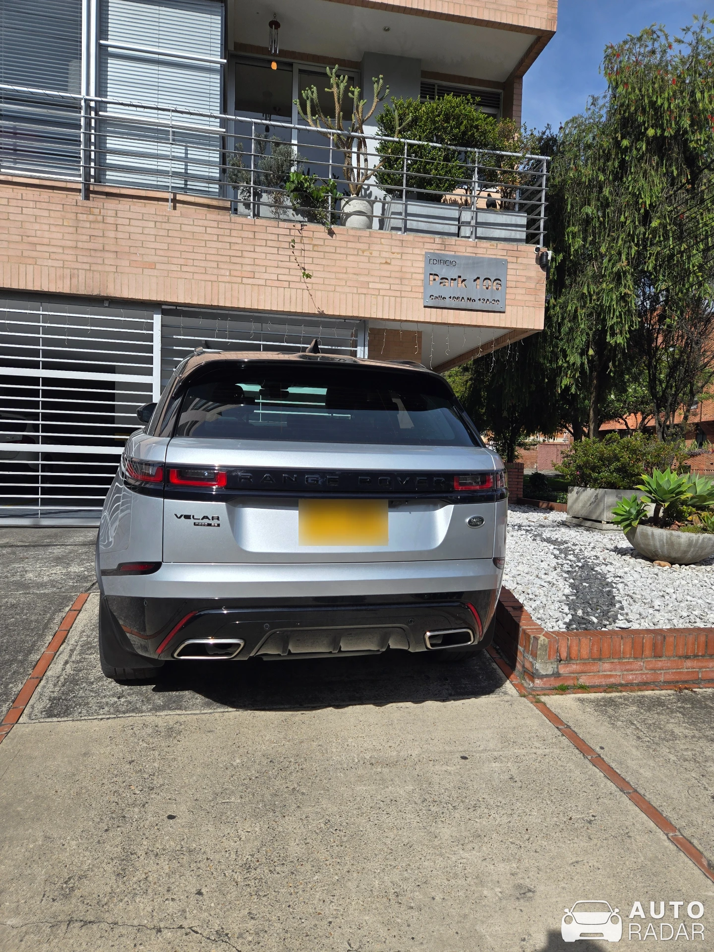 Land Rover Velar spotted in Bogotá, Colombia