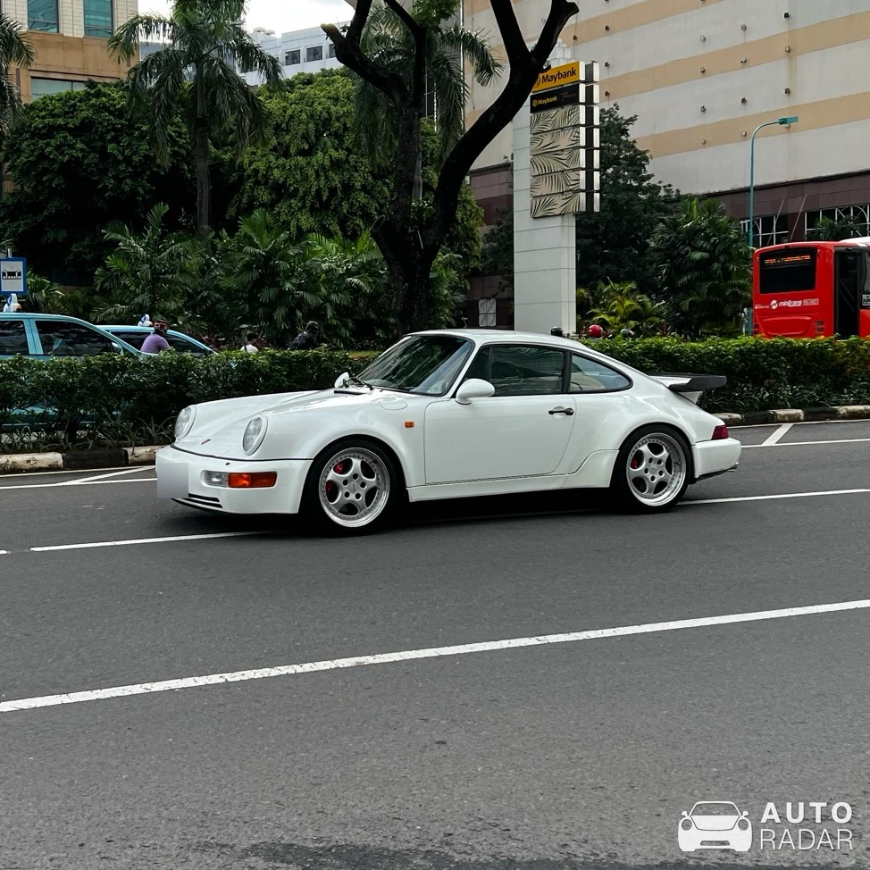 Porsche 964 Turbo 3.6 spotted in Kota Jakarta Pusat, Indonesia