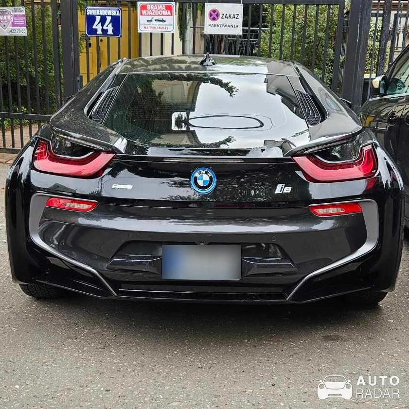BMW i8 spotted in Warszawa, Poland