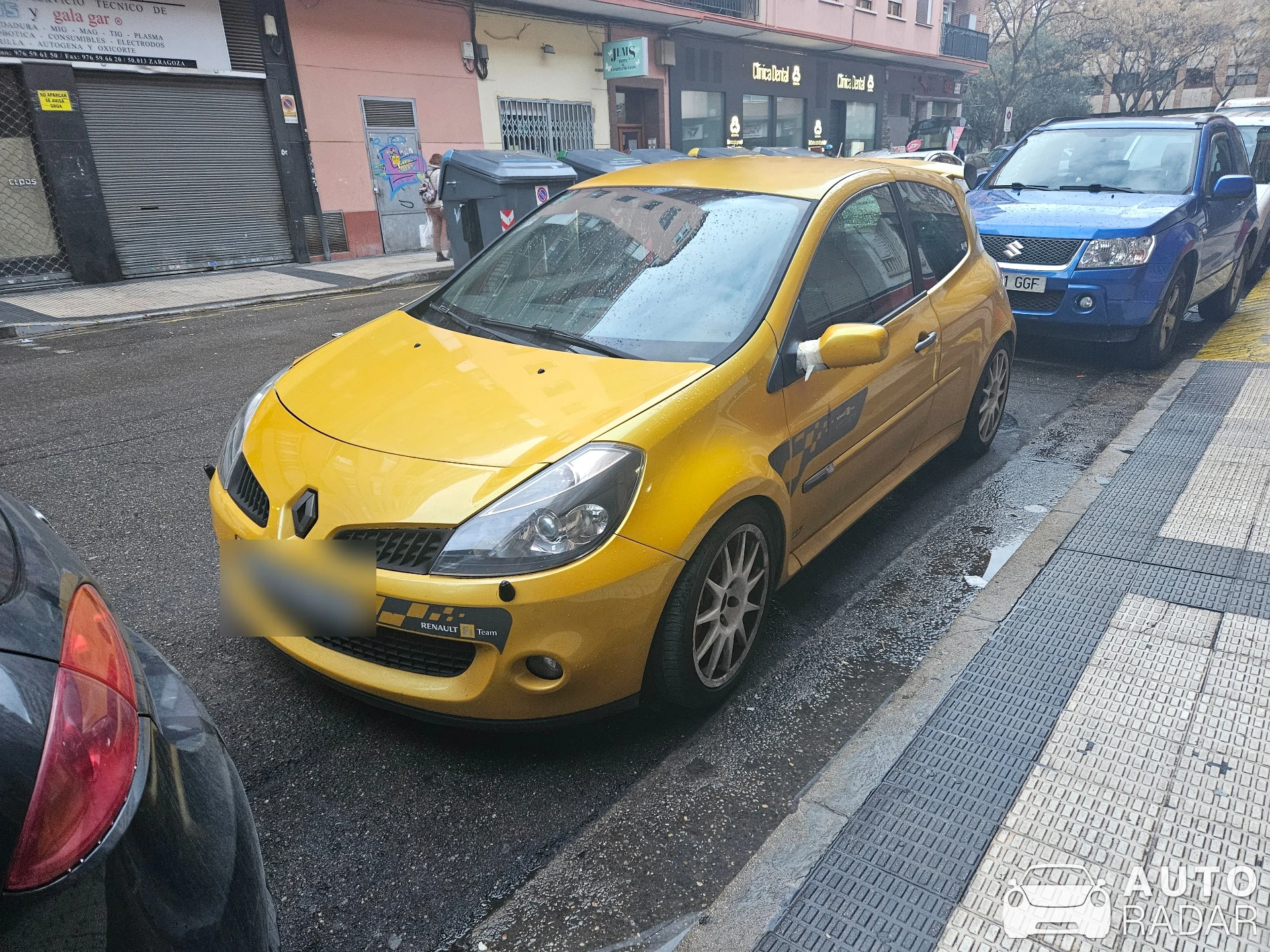 Renault Clio RS F1 Team R27 spotted in Zaragoza, España