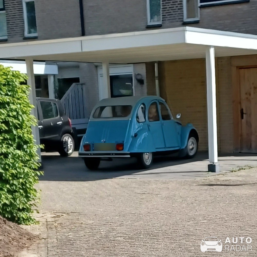 Citroën 2CV6 Special spotted in Zwolle