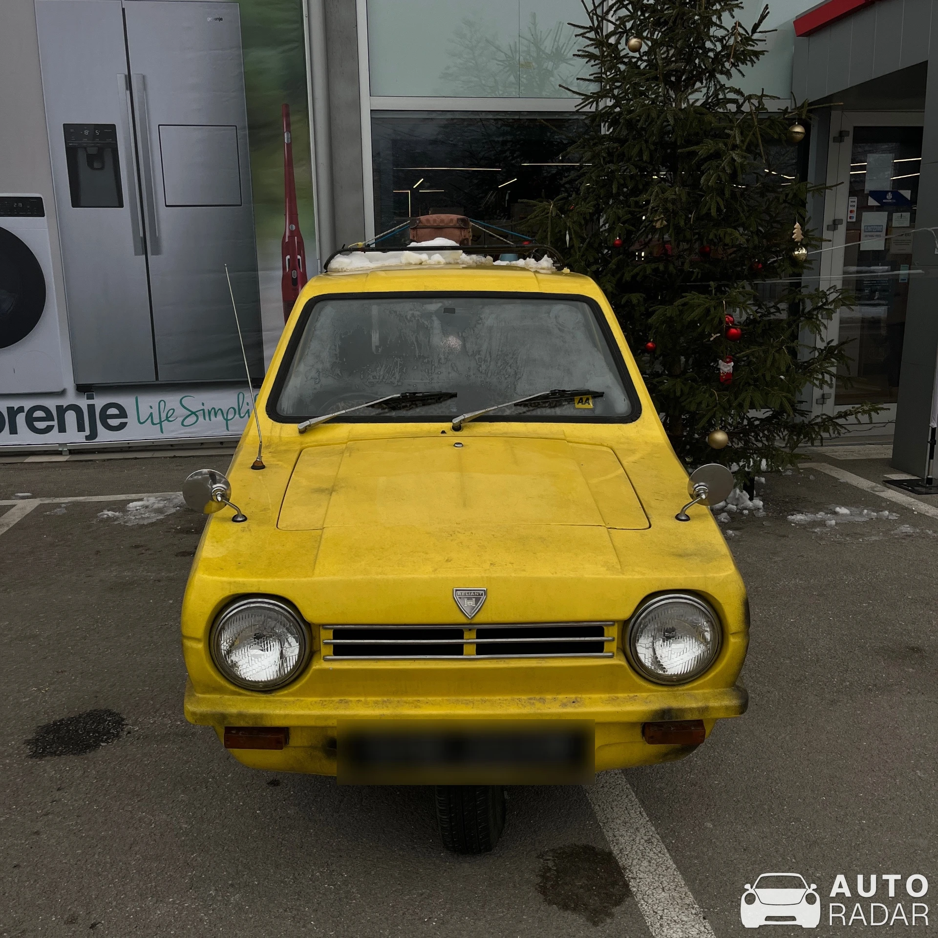 Reliant Robin MkI spotted in Hadžići, Bosnia and Herzegovina