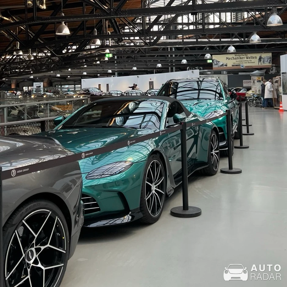 Aston Martin V12 Vantage Roadster spotted in Düsseldorf, Deutschland
