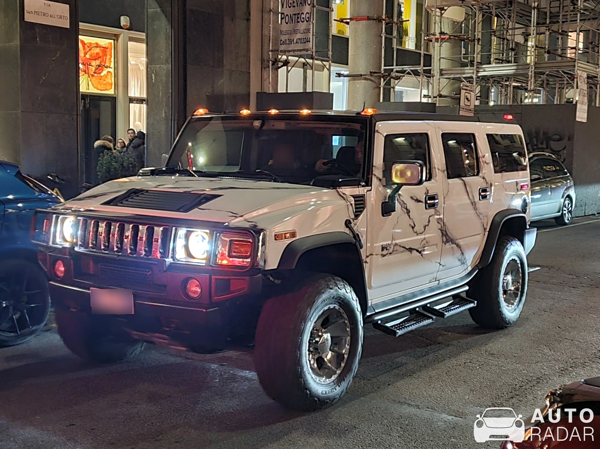 Hummer H2 spotted in Milano, Italia