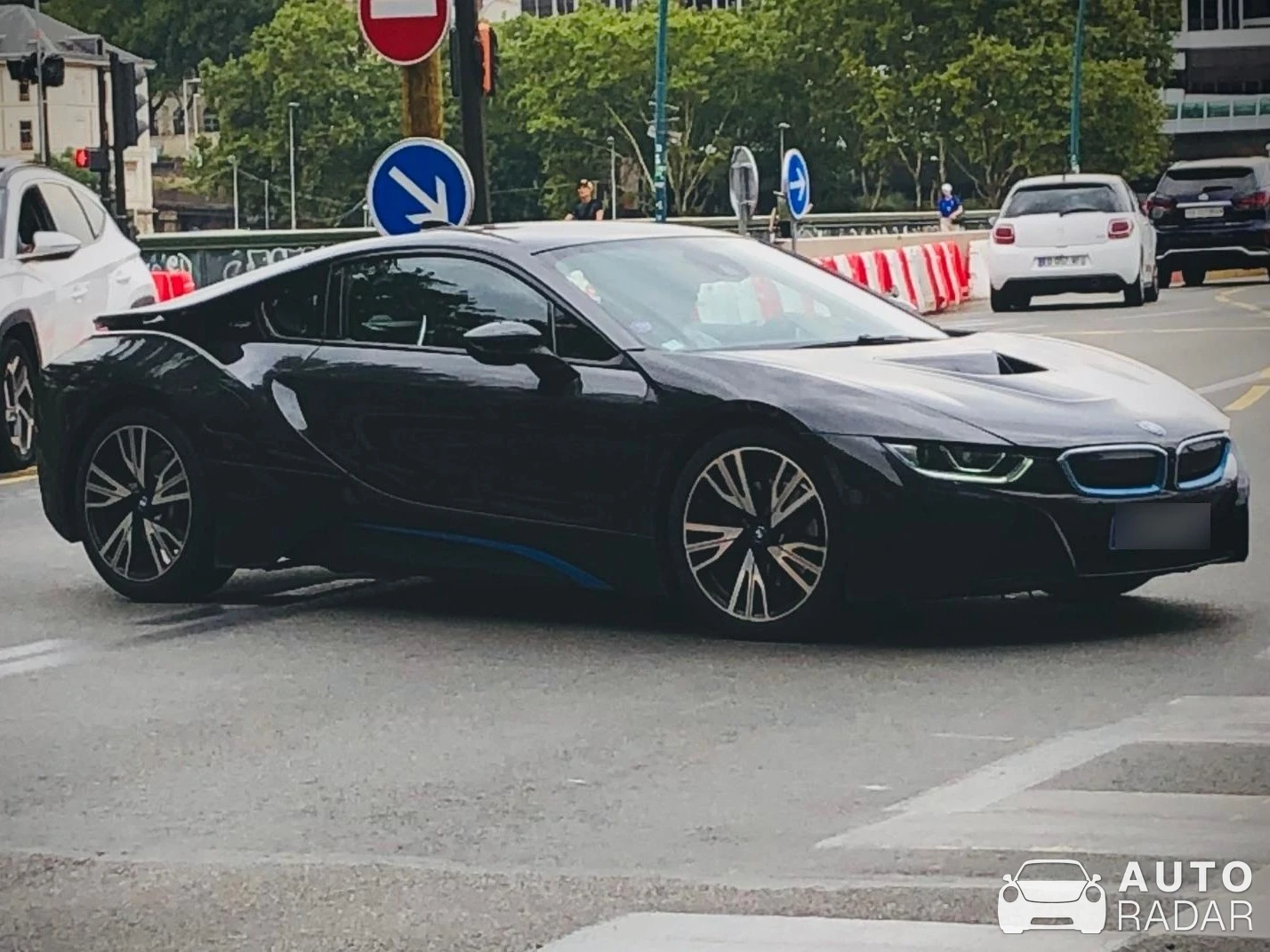 BMW i8 spotted in Boulogne-Billancourt, France