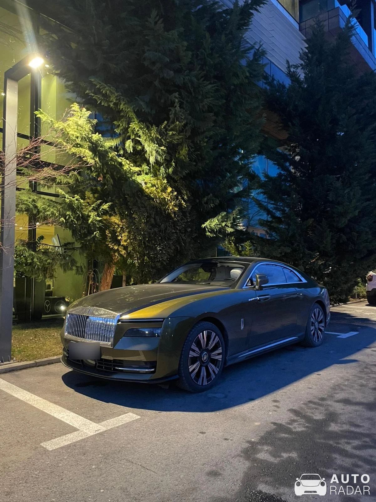 Rolls-Royce Spectre spotted in Brașov, Romania