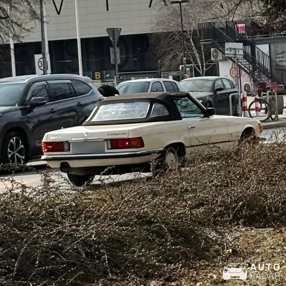 Mercedes-Benz SL-Klasse R107 spotted in Kraków