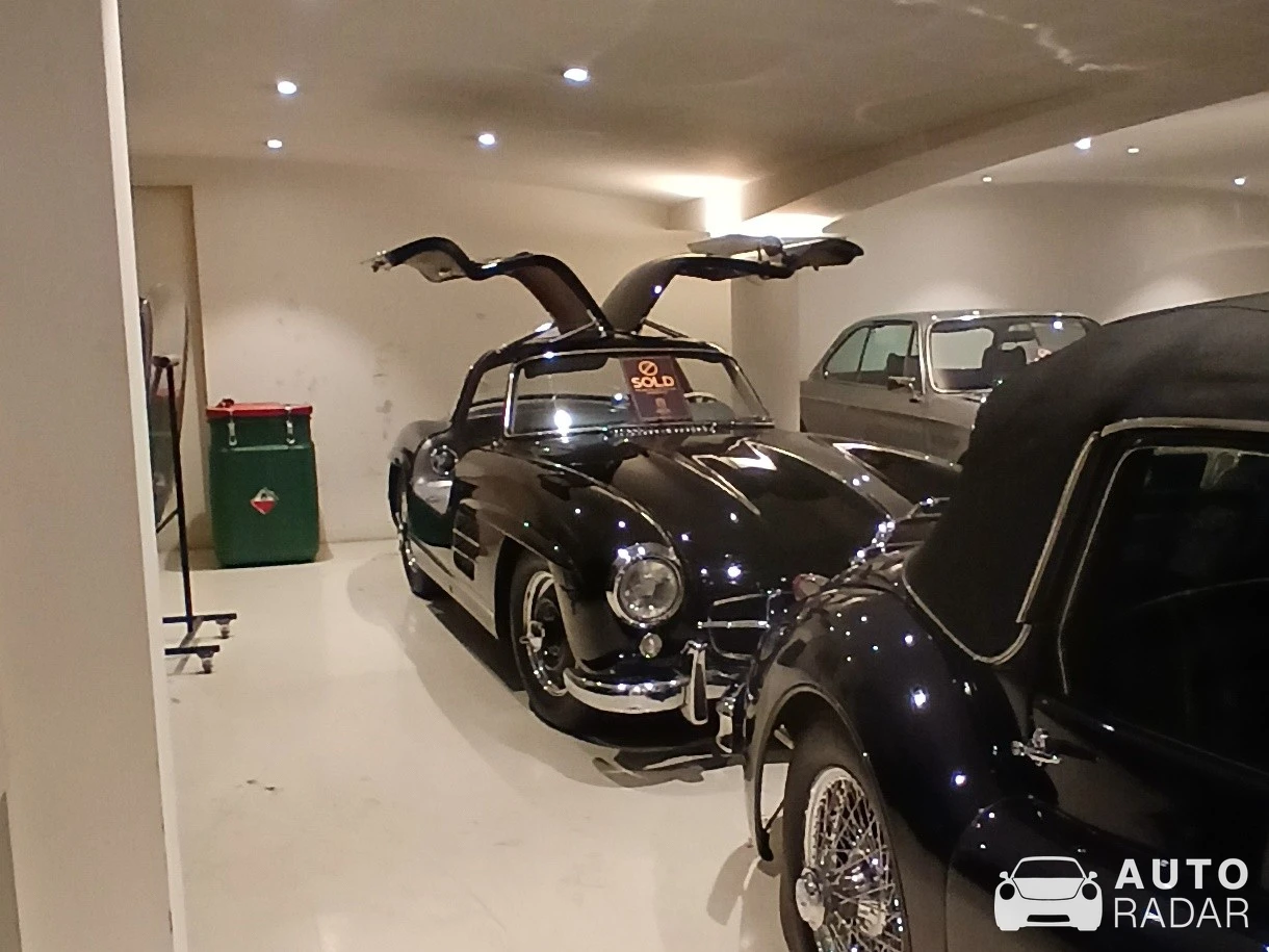 Mercedes-Benz 300SL Gullwing spotted in Brummen, Netherlands