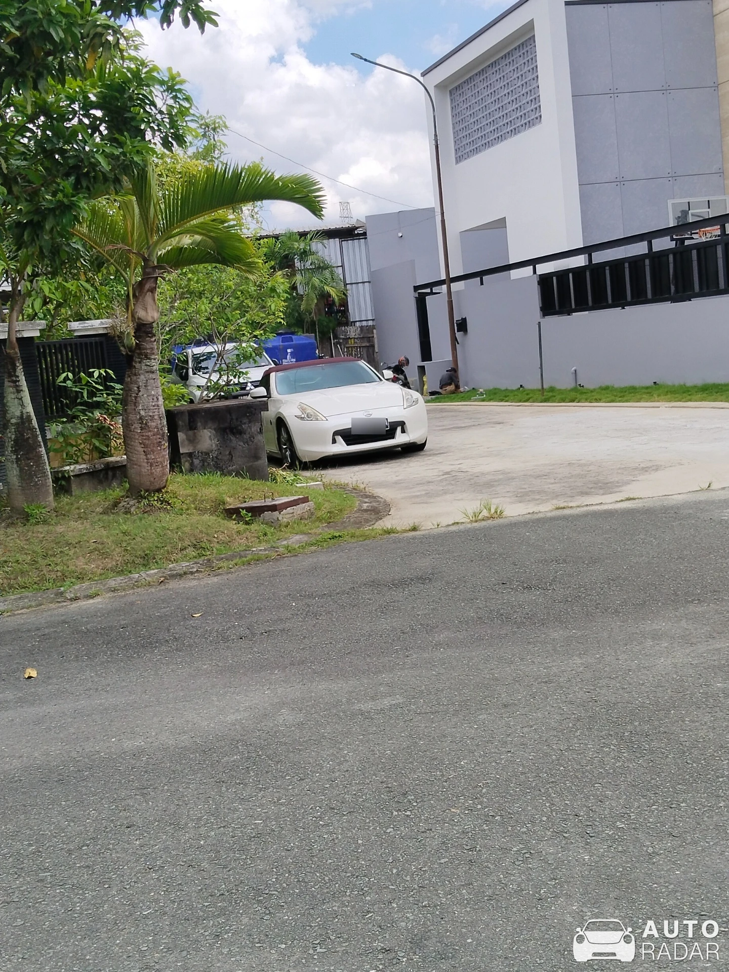 Nissan 370Z Roadster spotted in Balikpapan City, Indonesia