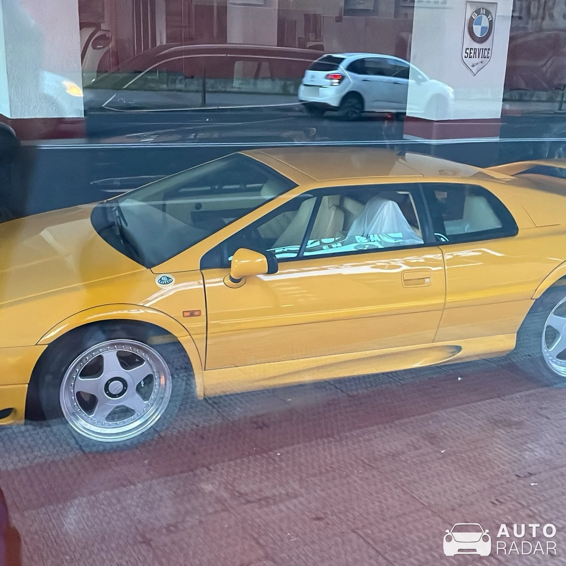 Lotus Esprit V8 spotted in Logroño