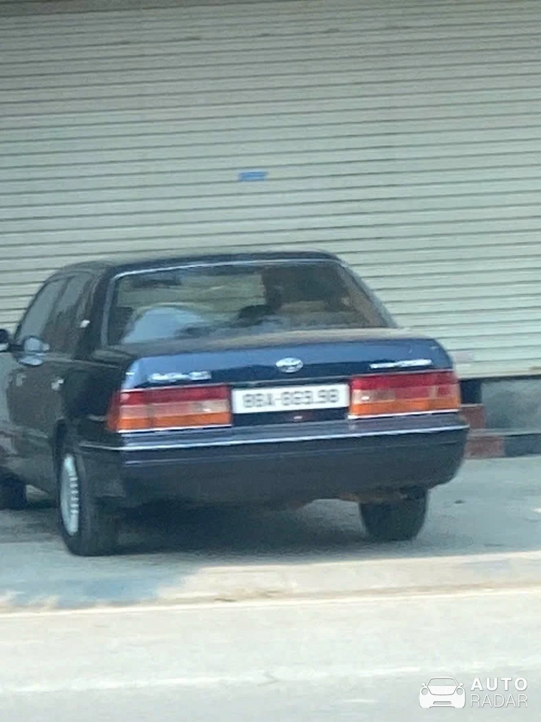 Toyota Crown Royal Saloon spotted in Thành phố Vĩnh Yên