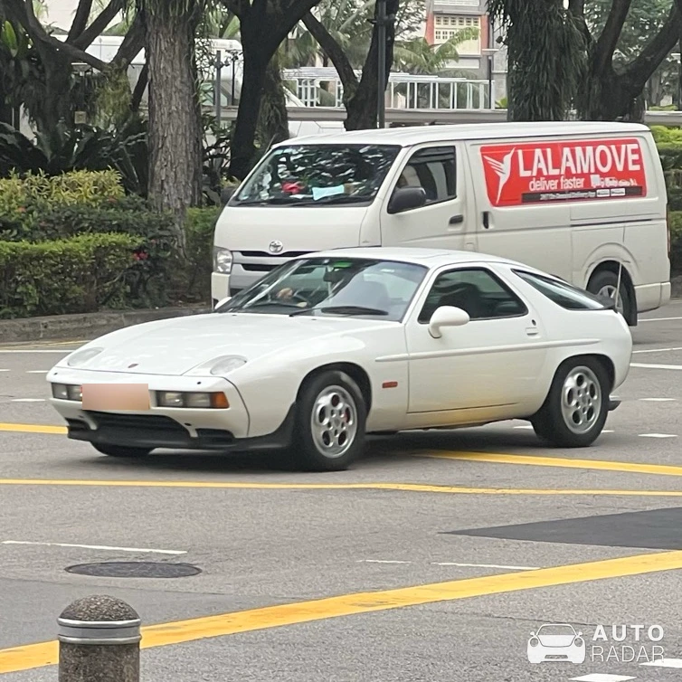 Porsche 928 S spotted in Singapore, Singapore