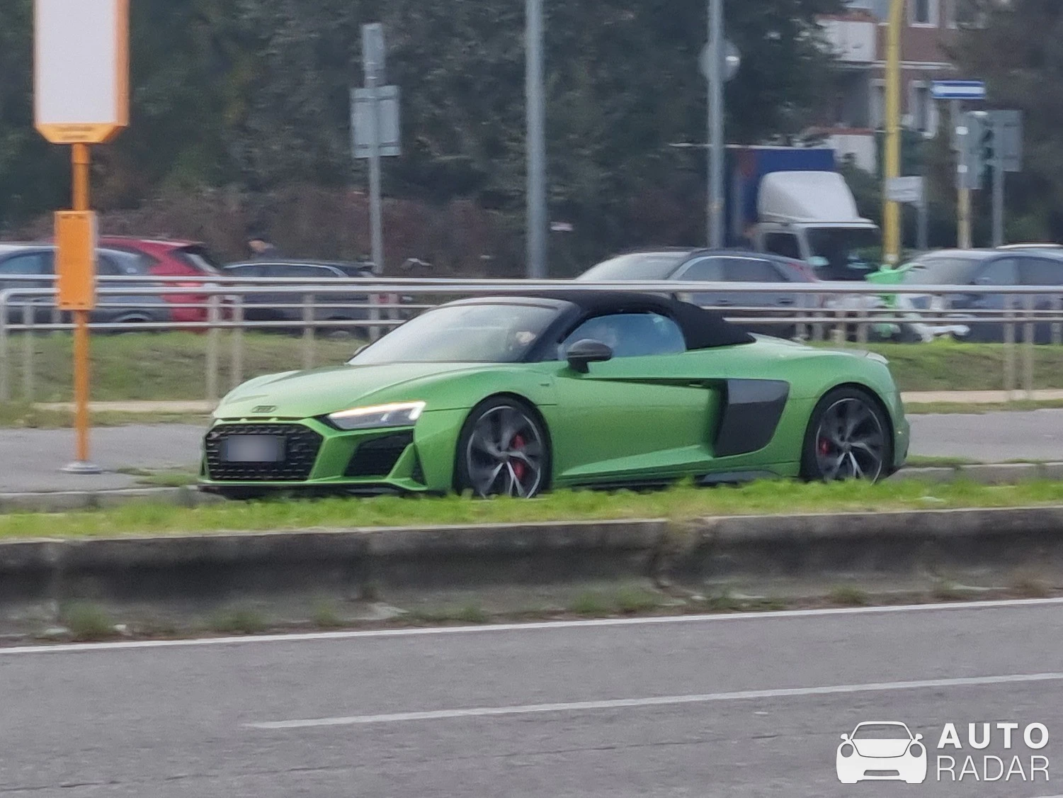 Audi R8 V10 Spyder spotted in Città metropolitana di Milano, Italia