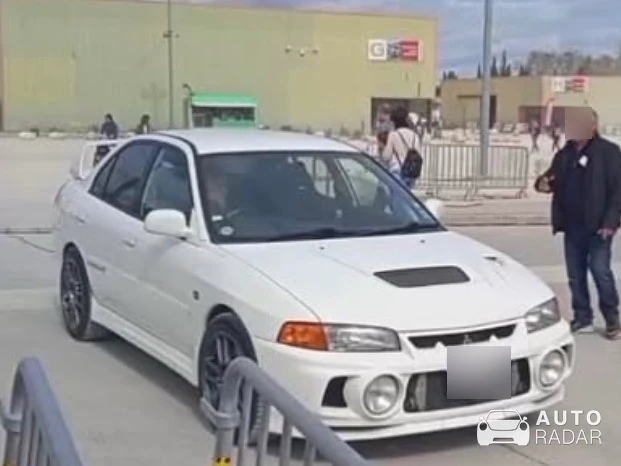 Mitsubishi Lancer Evolution IV spotted in Avignon