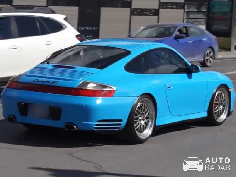 Porsche 996 Carrera 4S spotted in Montréal