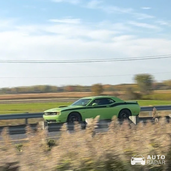 Dodge Challenger SRT 392 2015 spotted in Carignan, Canada