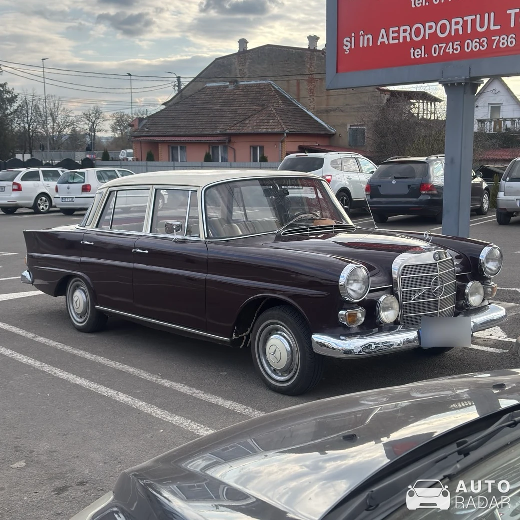Mercedes-Benz 200D W110 spotted in Târnăveni
