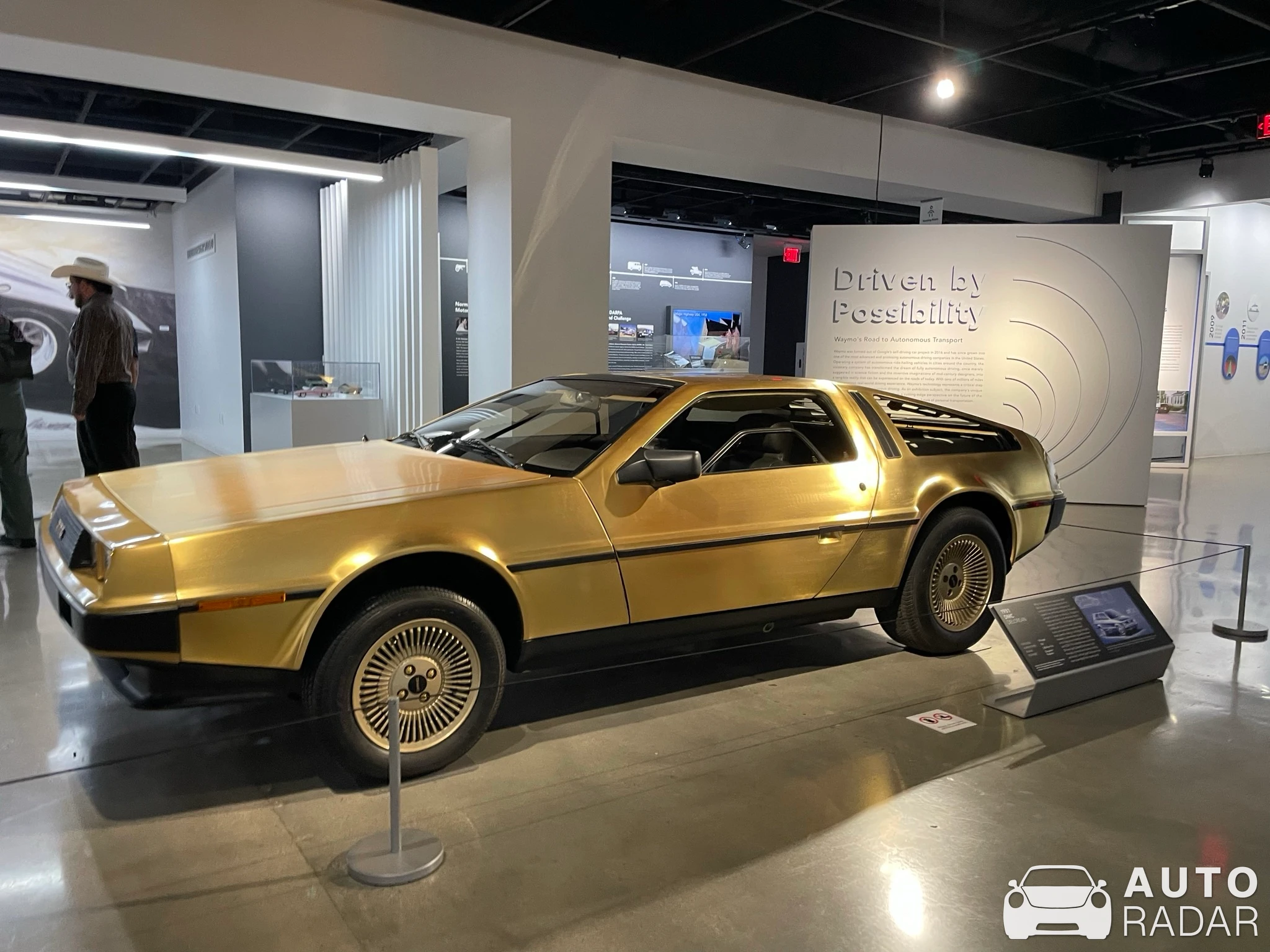 DeLorean DMC-12 Golden Dream spotted in Los Angeles