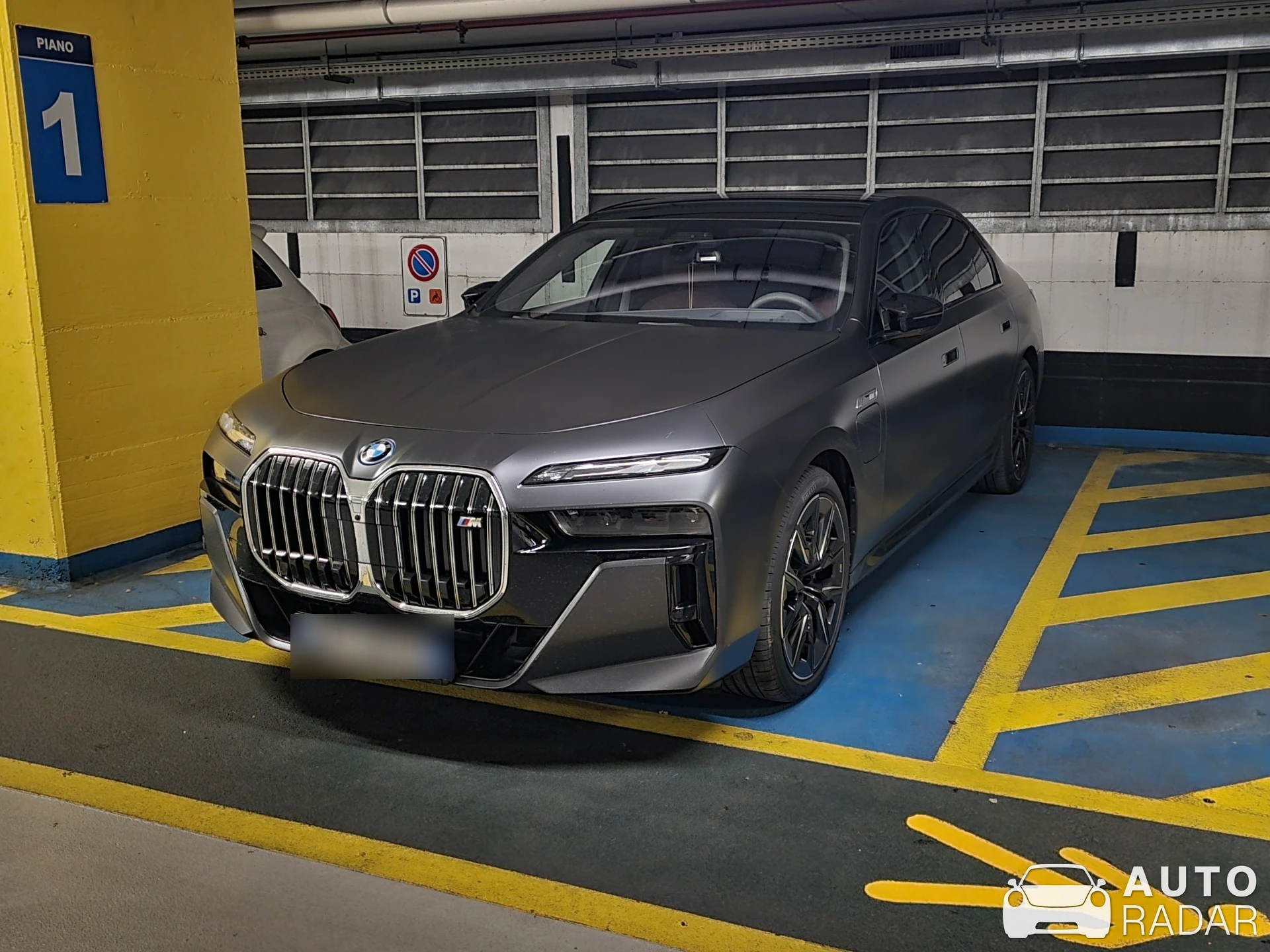 BMW 7 Series G70 Active Hybrid spotted in Milano