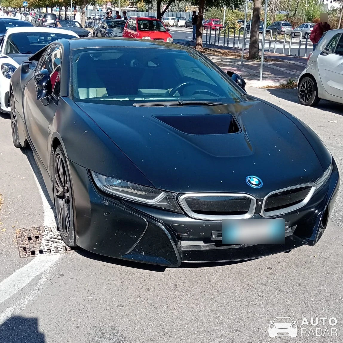 BMW i8 spotted in Bari, Italy