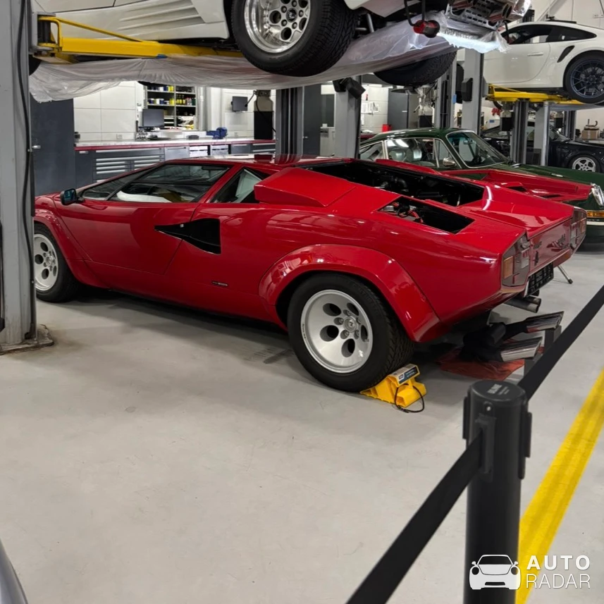 Lamborghini Countach 5000 S spotted in Ajax